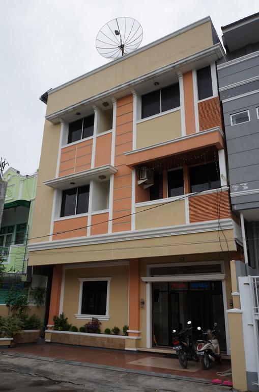 Jesnic Hotel Padang  Exterior photo